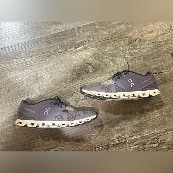 FINAL PRICE Ladies On Cloud Athletic Shoes - Picture 6 of 8